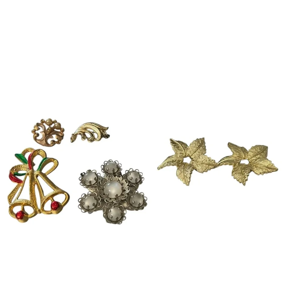 Lot of‎ 6 Vintage Brooches Christmas Bells Flower Leaf Accents Gold Tone